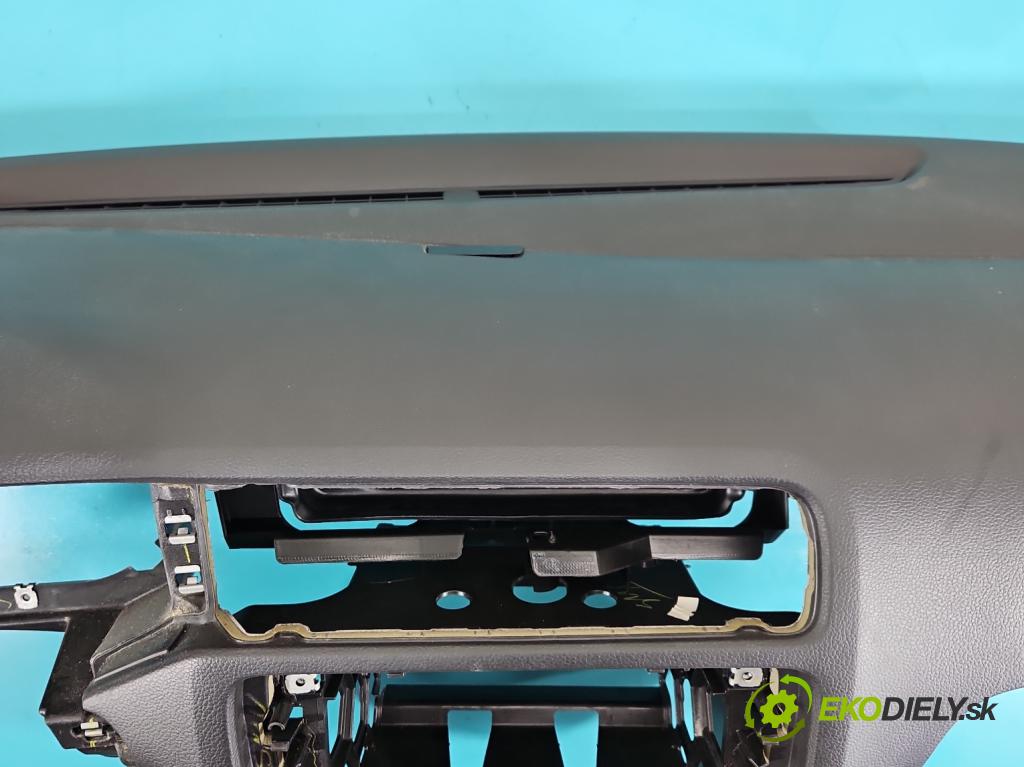 Vw Jetta VI 2010-2018 1.4 TSI 122 hp automatic 90 kW 1390 cm3 4- kokpit,přistrojova deska
