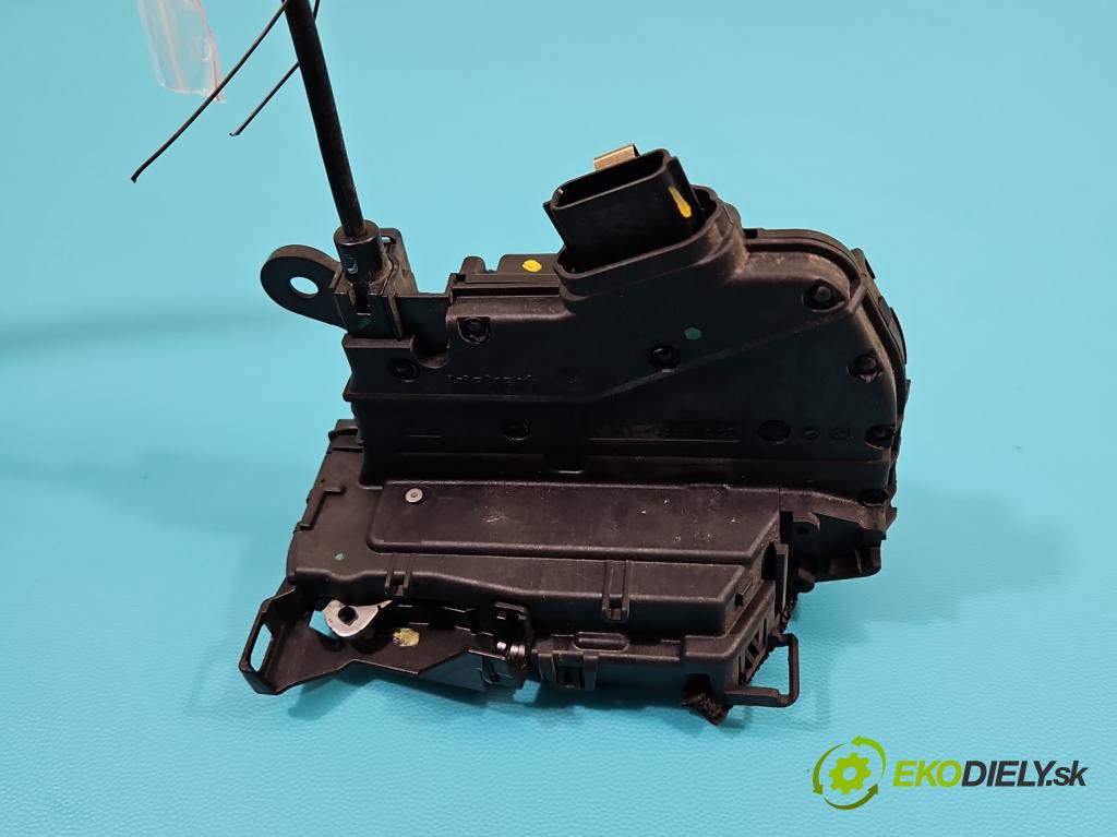 Renault Captur I 2013-2019 0.9 Tce 90 hp manual 66 kW 898 cm3 5- zámek zadní levý 825019935R