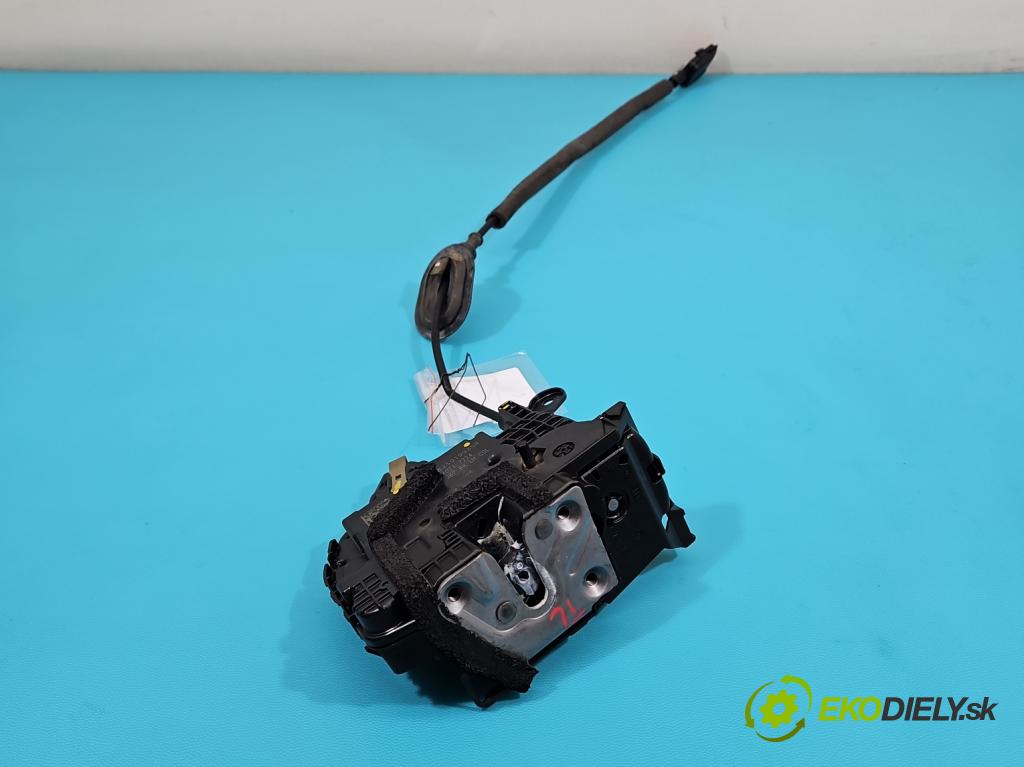 Renault Captur I 2013-2019 0.9 Tce 90 hp manual 66 kW 898 cm3 5- zámek zadní levý 825019935R