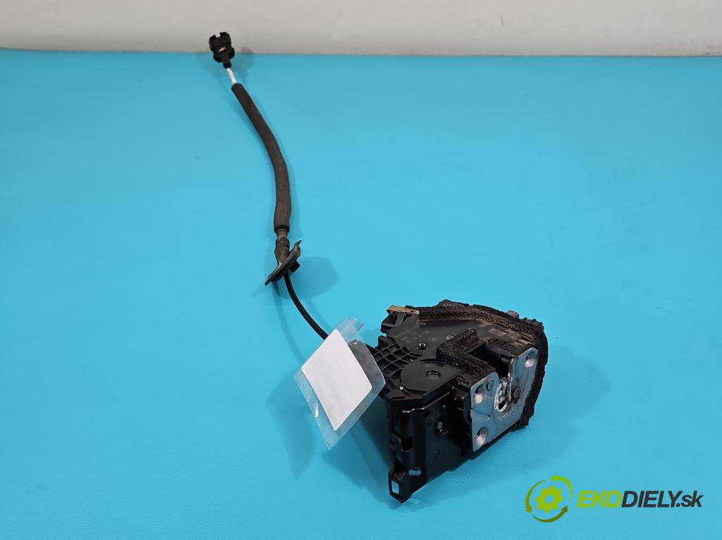Renault Captur I 2013-2019 0.9 Tce 90 hp manual 66 kW 898 cm3 5- zámek přední pravý 805020401R