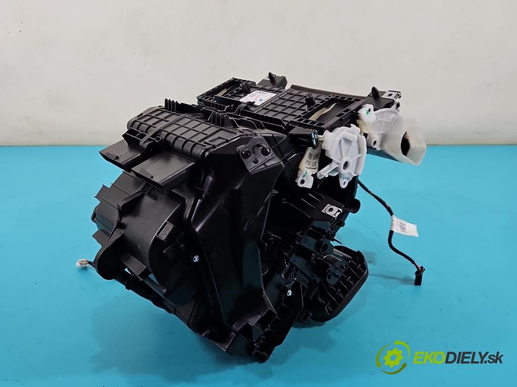 Renault Captur I 2013-2019 0.9 Tce 90 hp manual 66 kW 898 cm3 5- radiátor 272701738R (Radiátory topení)