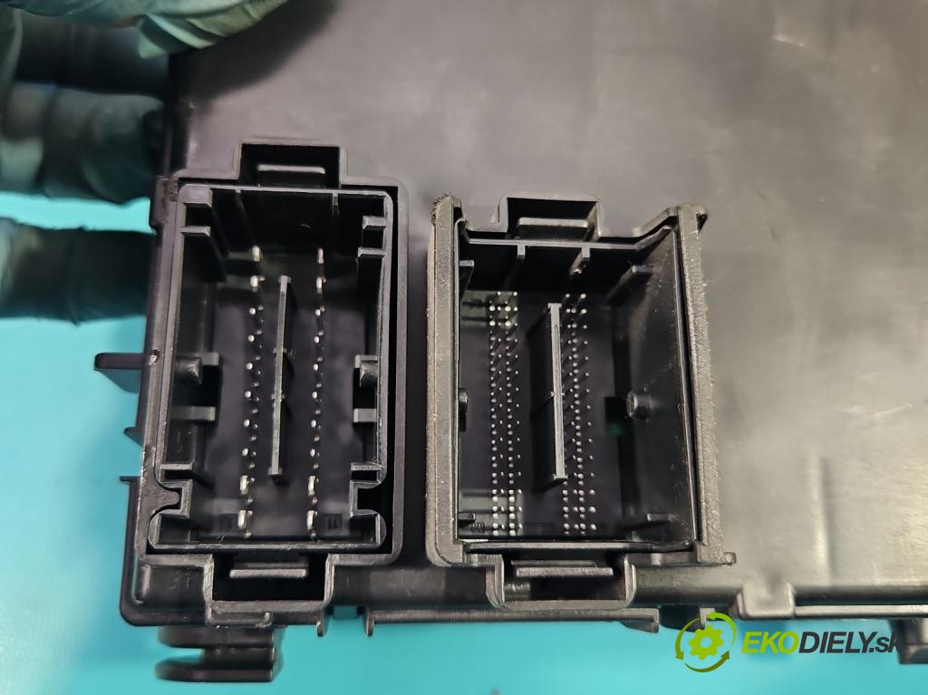 Opel Meriva B 2010-2017 1.7 cdti 131 HP manual 96 kW 1686 cm3 5- skrinka poistka 13349932 (Poistková skrinka)