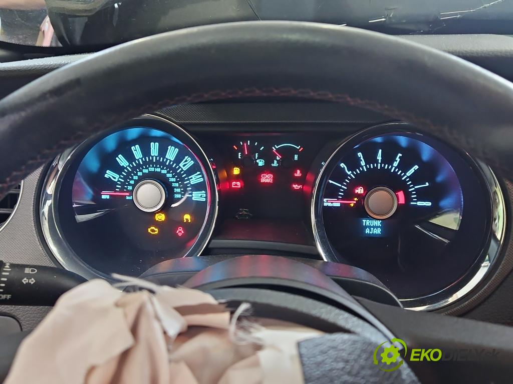 Ford Mustang V 2004-2014 3.7 V6 automatic 227 kW 3731 cm3 2- prístrojovka/ budíky  (Prístrojová doska)