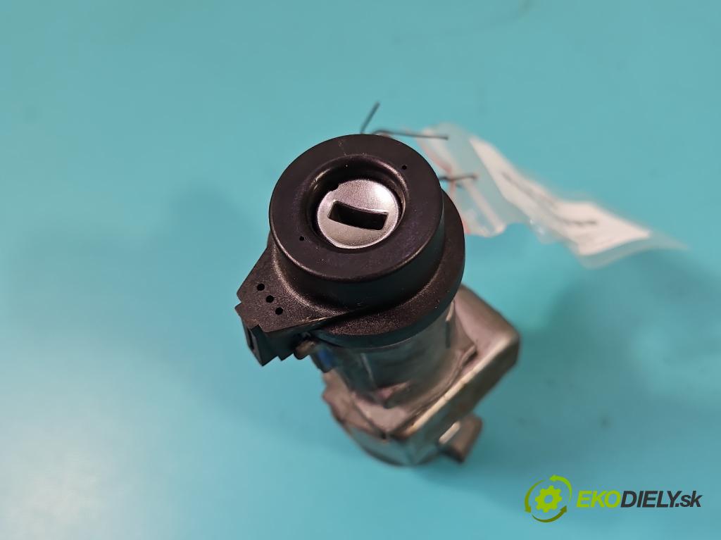 Audi A4 B7 2004-2008 1.9 tdi 116 HP manual 85 kW 1896 cm3 5- Spínačka 4B0905851N (Spínacia skrinka)