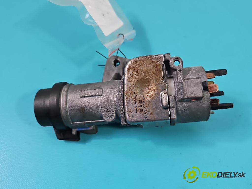 Audi A4 B7 2004-2008 1.9 tdi 116 HP manual 85 kW 1896 cm3 5- Spínačka 4B0905851N (Spínacia skrinka)