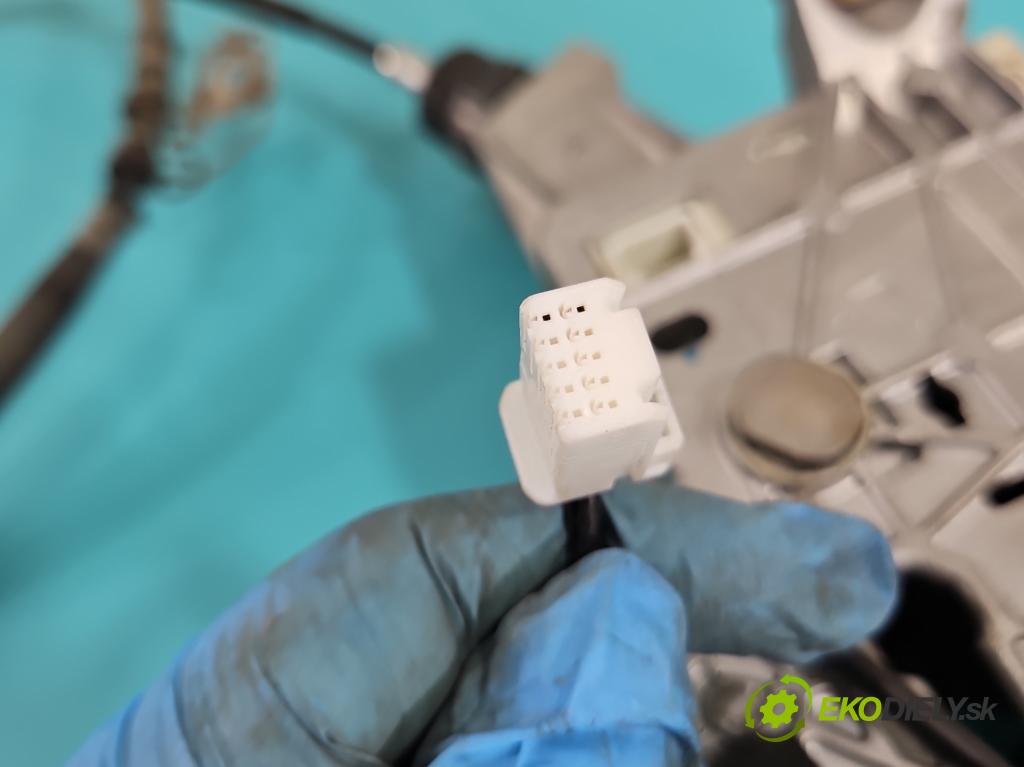 Lexus RX II 2003-2008 3.3 V6 211KM automatic 155 kW 3311 cm3 5- Páka: Změny: stupeň,rýchlosť  (Rýchlostná páka (kulisa))