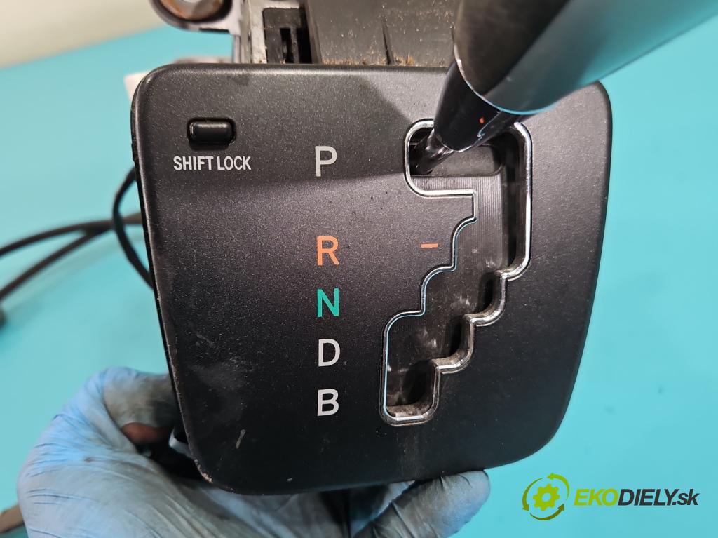 Lexus RX II 2003-2008 3.3 V6 211KM automatic 155 kW 3311 cm3 5- Páka: Změny: stupeň,rýchlosť  (Rýchlostná páka (kulisa))