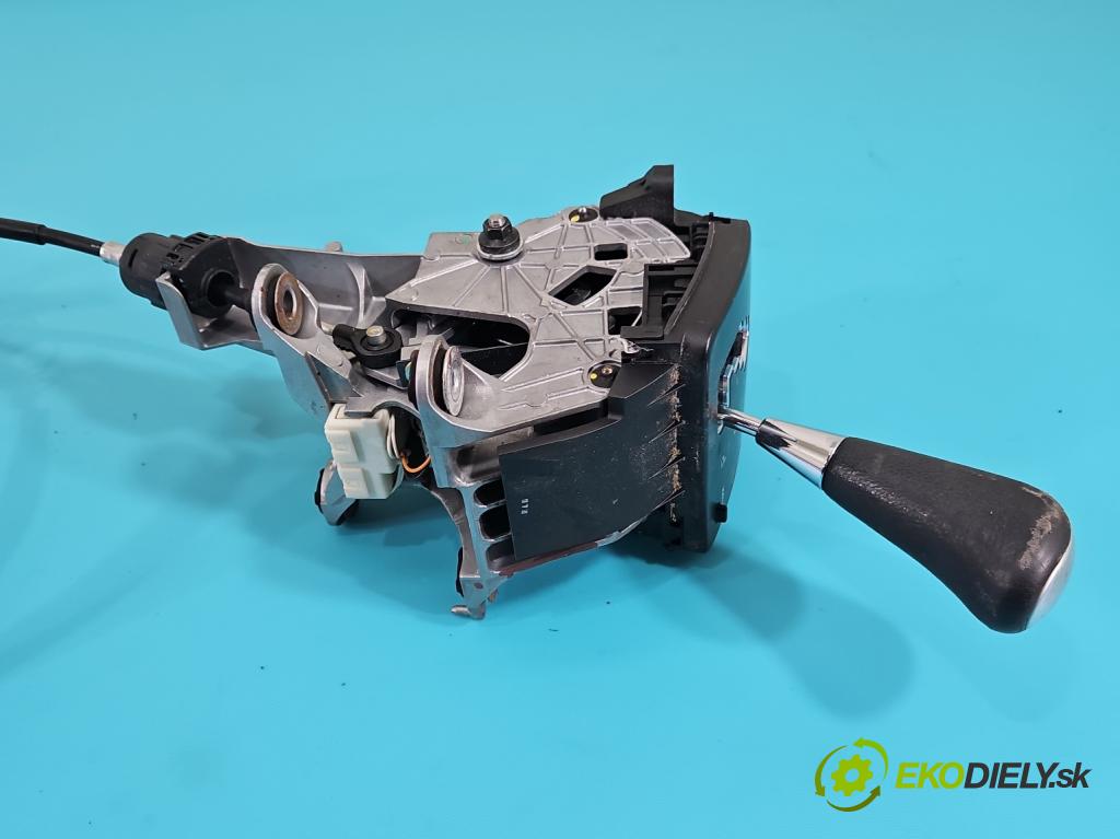 Lexus RX II 2003-2008 3.3 V6 211KM automatic 155 kW 3311 cm3 5- Páka: Změny: stupeň,rýchlosť  (Rýchlostná páka (kulisa))