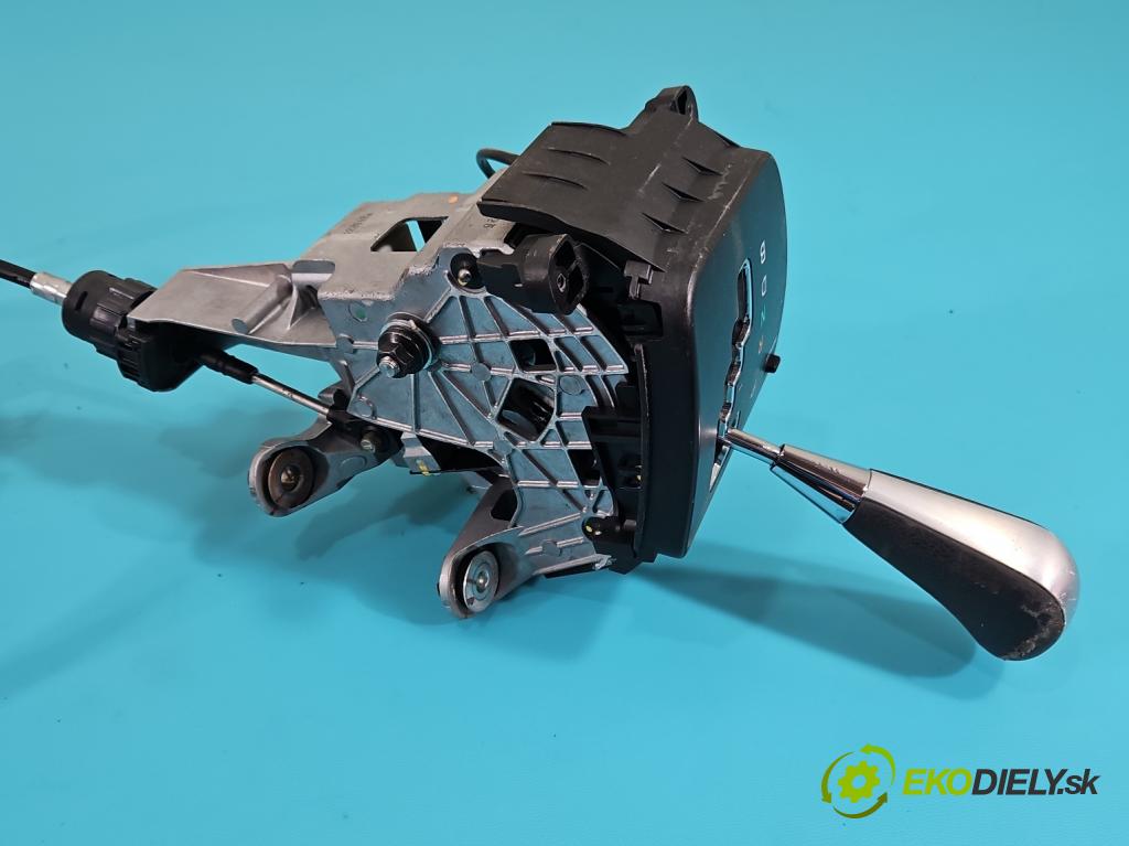 Lexus RX II 2003-2008 3.3 V6 211KM automatic 155 kW 3311 cm3 5- Páka: Změny: stupeň,rýchlosť  (Rýchlostná páka (kulisa))