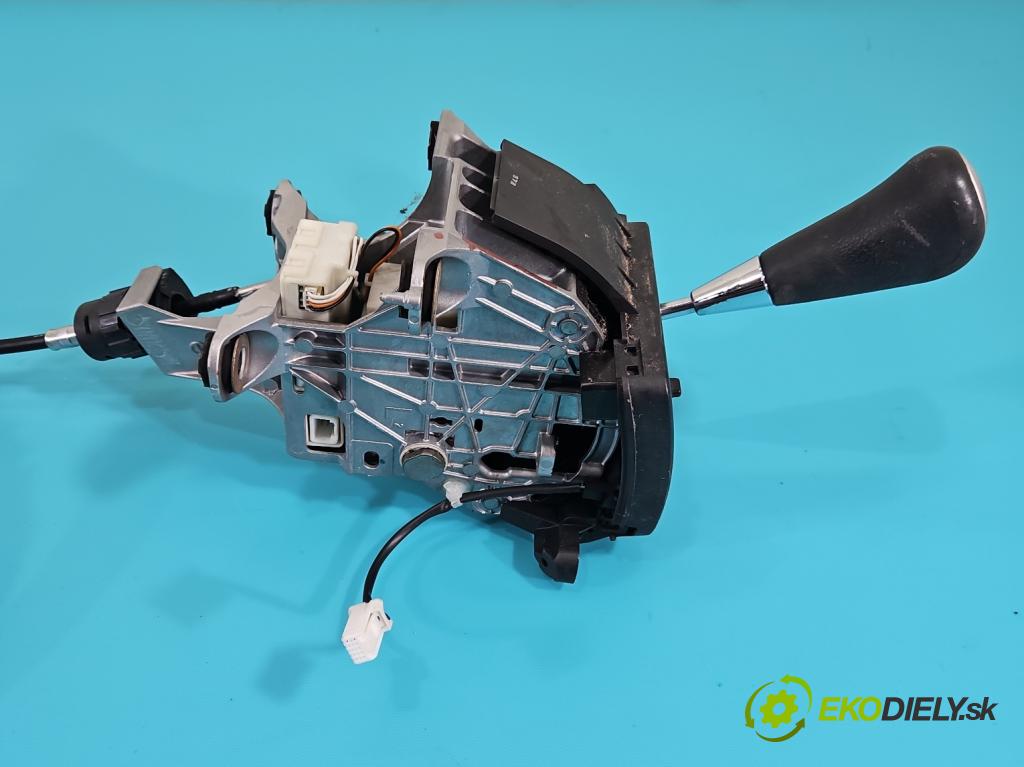 Lexus RX II 2003-2008 3.3 V6 211KM automatic 155 kW 3311 cm3 5- Páka: Změny: stupeň,rýchlosť  (Rýchlostná páka (kulisa))