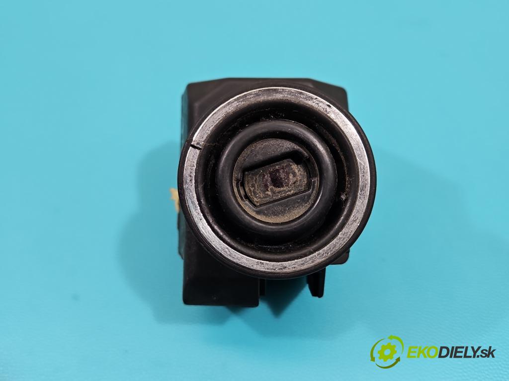 Mercedes C W202 1993-2001 2.2 cdi 125 HP manual 92 kW 2151 cm3 4- Spínačka 2105450208 (Spínacia skrinka)