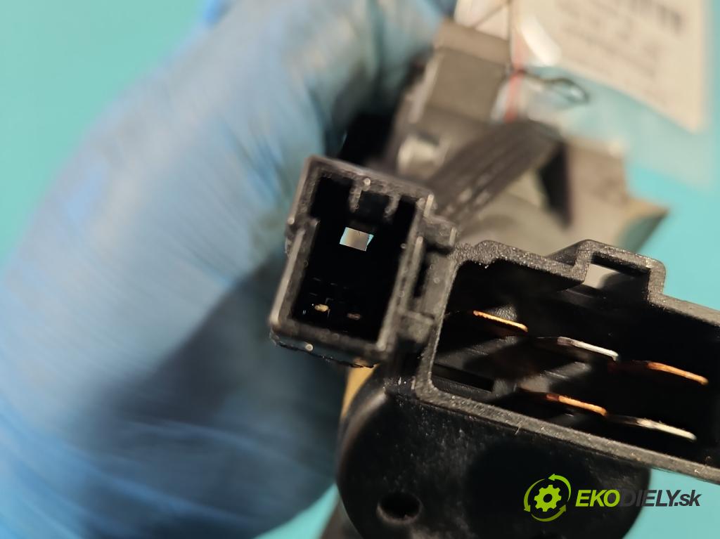 Volvo V40 I 1995-2004 1.9 dci 116 HP manual 85 kW 1870 cm3 5- Spínačka  (Spínacia skrinka)