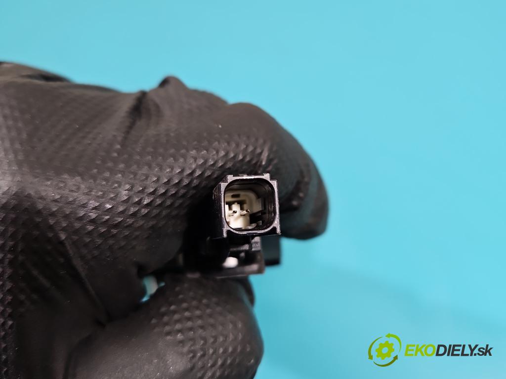 Lancia Thema II 2011-2014 3.0 CRD 239KM automatic 176 kW 2987 cm3 4- rukoväť predné ľavé mimo: 4582-1000 (Kľučka dverí vonkajšia predná ľavá)