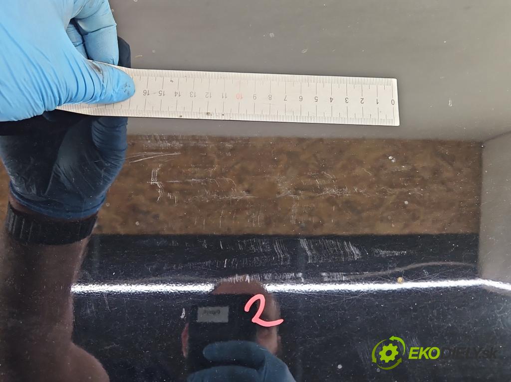 Lancia Thema II 2011-2014 3.0 CRD 239KM automatic 176 kW 2987 cm3 4- zadní kufrové dveře  (Zadní kapota (kufr))