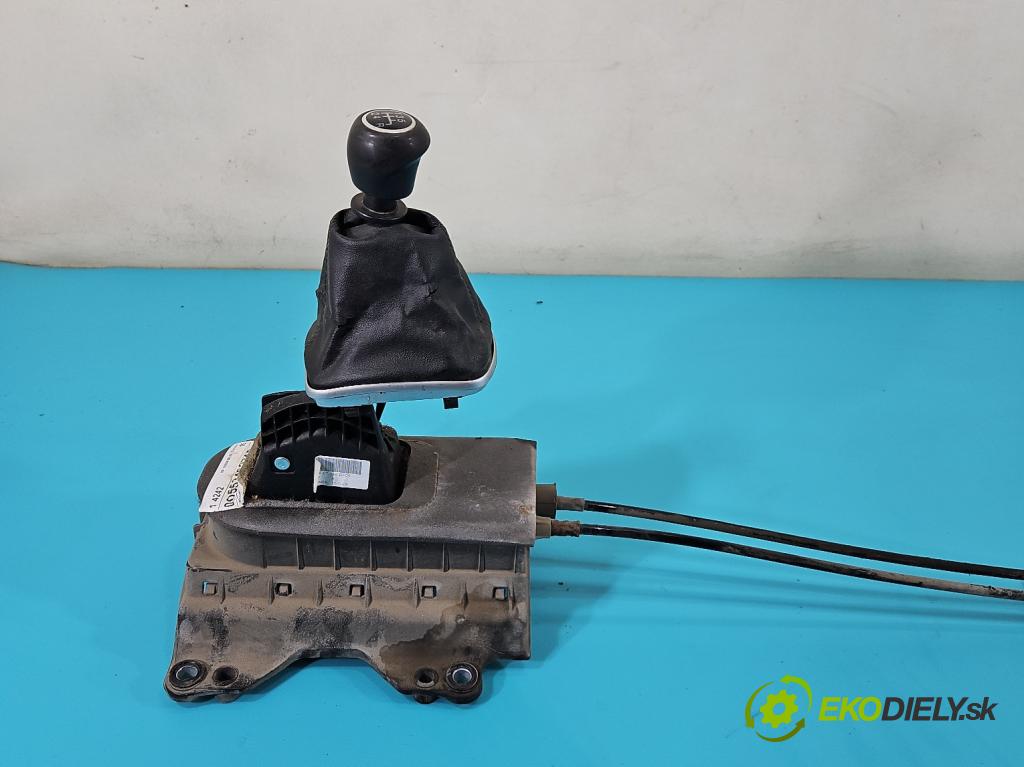 Fiat Punto Grande 1.4 77 HP manual 57 kW 1368 cm3 5- Páka: Změny: stupeň,rýchlosť 553462710 (Rýchlostná páka (kulisa))
