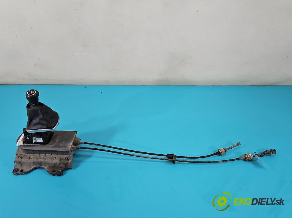 Fiat Punto Grande 1.4 77 HP manual 57 kW 1368 cm3 5- Páka: Změny: stupeň,rýchlosť 553462710 (Rýchlostná páka (kulisa))