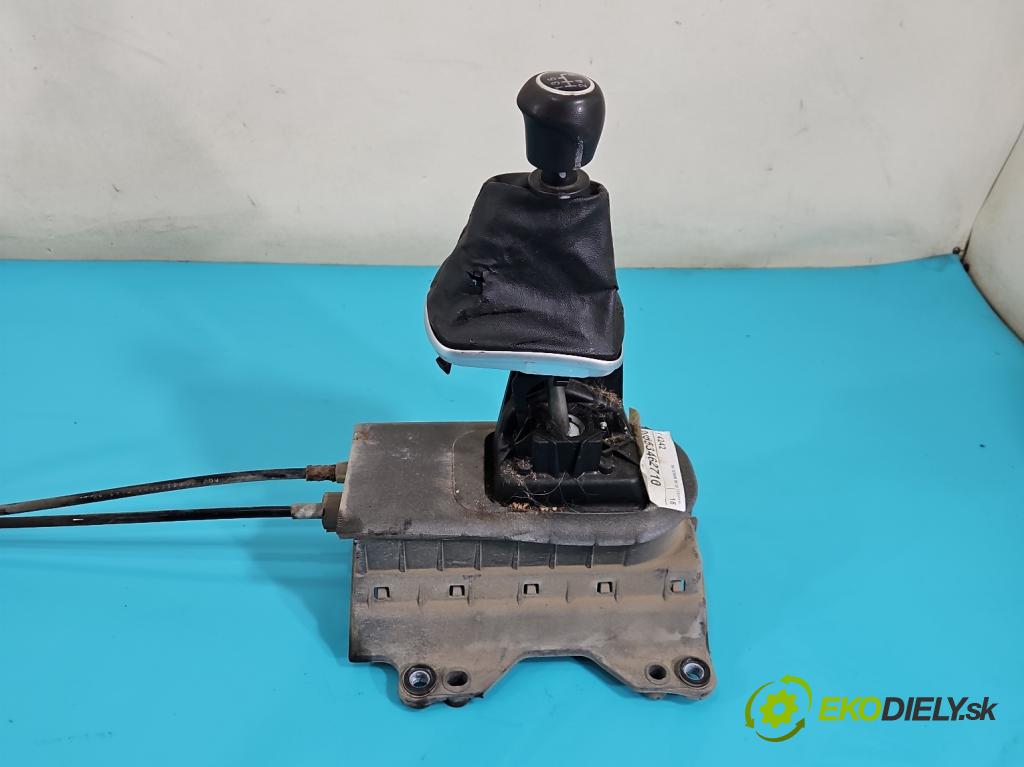 Fiat Punto Grande 1.4 77 HP manual 57 kW 1368 cm3 5- Páka: Změny: stupeň,rýchlosť 553462710 (Rýchlostná páka (kulisa))