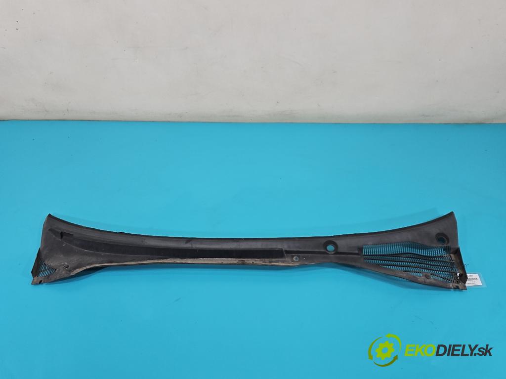 Fiat Punto Grande 1.4 77 HP manual 57 kW 1368 cm3 5- torpédo 51748698 (Torpédo (plast pod čelným sklom))