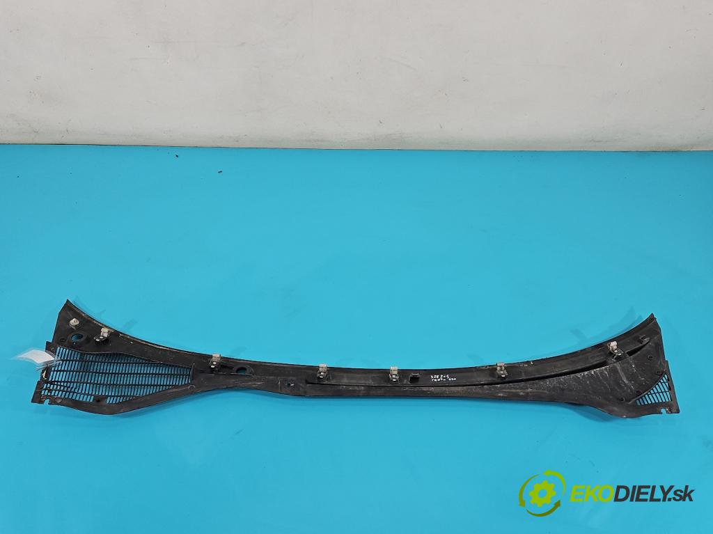 Fiat Punto Grande 1.4 77 HP manual 57 kW 1368 cm3 5- torpédo 51748698 (Torpédo (plast pod čelným sklom))