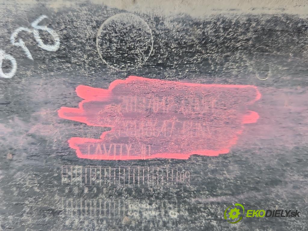 Ford Mustang V 2004-2014 3.7 V6 automatic 227 kW 3731 cm3 2- kryt plastová 28137042