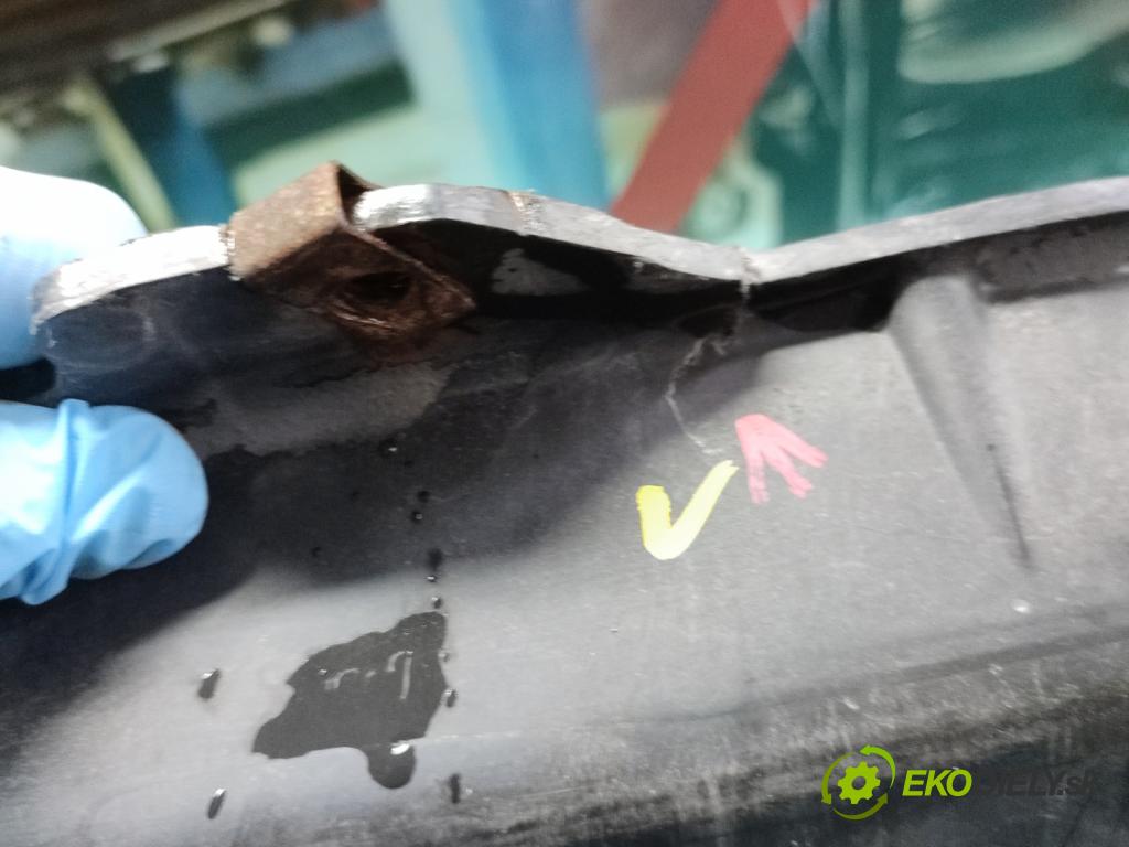 Ford Mustang V 2004-2014 3.7 V6 automatic 227 kW 3731 cm3 2- kryt plastová 28137042