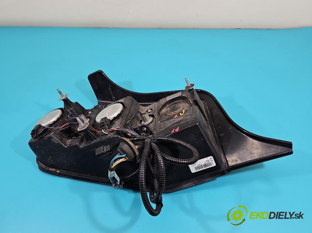 Ford Mustang V 2004-2014 3.7 V6 automatic 227 kW 3731 cm3 2- svetlo / reflektor zadné pravé AR33-13B504-AG (Kľučka dverí ostatné)