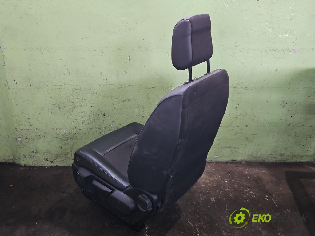 Peugeot Expert III 2016- 2.0 hdi 122 HP manual 90 kW 1997 cm3 5- Sedačka ľavý  (Sedadlo)