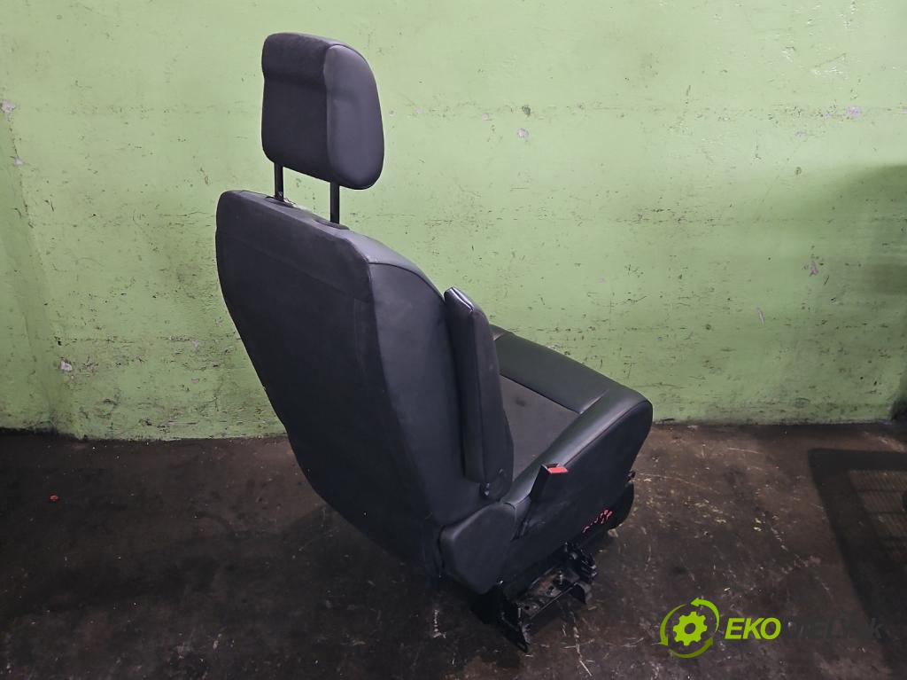 Peugeot Expert III 2016- 2.0 hdi 122 HP manual 90 kW 1997 cm3 5- Sedačka ľavý  (Sedadlo)
