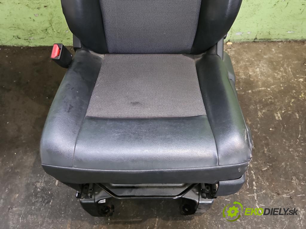 Peugeot Expert III 2016- 2.0 hdi 122 HP manual 90 kW 1997 cm3 5- Sedačka ľavý  (Sedadlo)