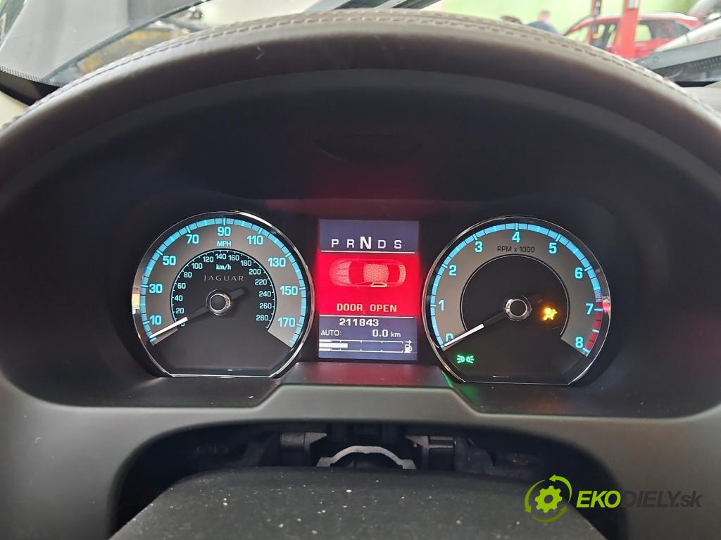 Jaguar XF I X250 2007-2015 5.0 V8 automatic 283 kW 5000 cm3 4- prístrojovka/ budíky VP9X2F-10849-CF (Prístrojová doska)