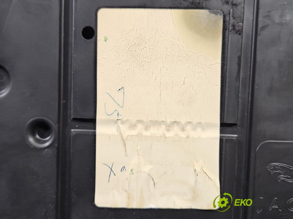 Jaguar XF I X250 2007-2015 5.0 V8 automatic 283 kW 5000 cm3 4- prístrojovka/ budíky VP9X2F-10849-CF (Prístrojová doska)