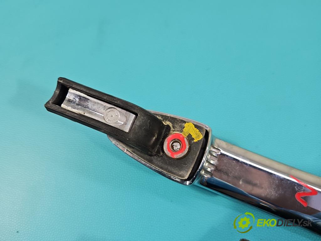 Mazda Cx-7 2.3 T 245KM automatic 180 kW 2260 cm3 5- rukoväť predné ľavé mimo:  (Kľučka dverí vonkajšia predná ľavá)