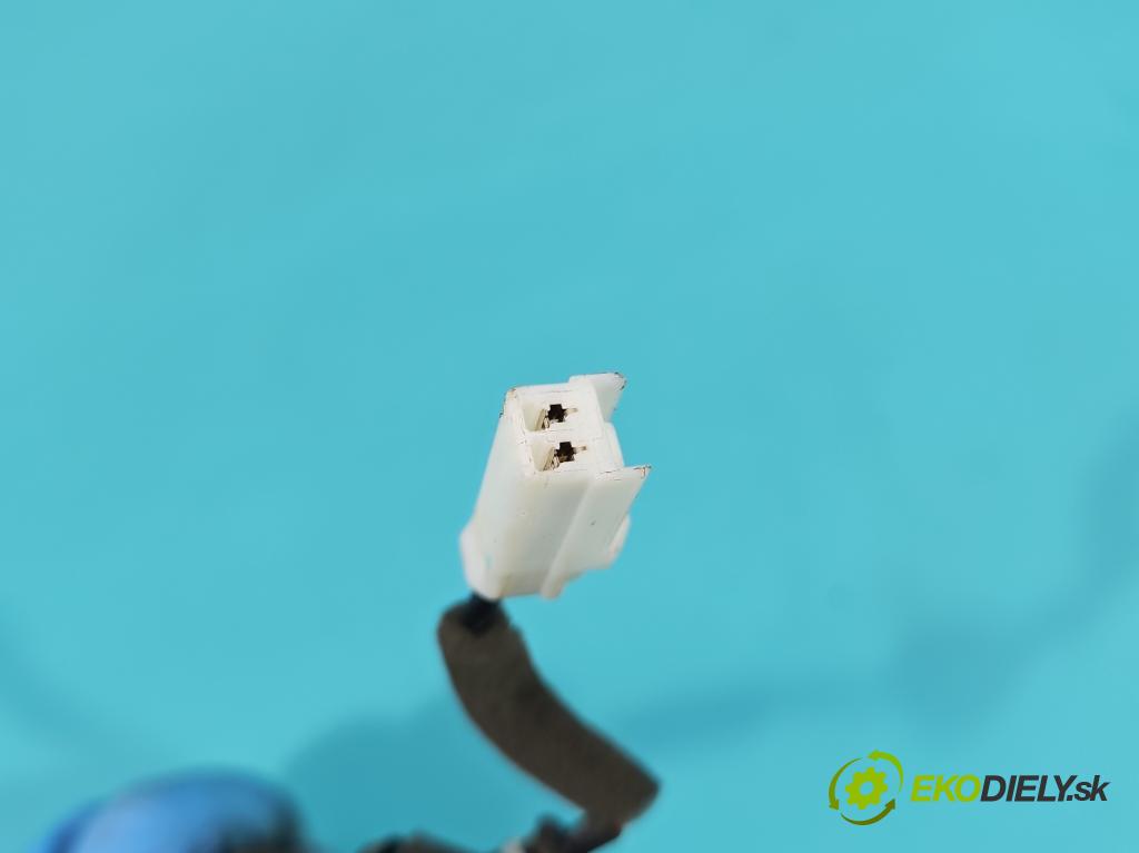 Mazda Cx-7 2.3 T 245KM automatic 180 kW 2260 cm3 5- rukoväť predné ľavé mimo:  (Kľučka dverí vonkajšia predná ľavá)