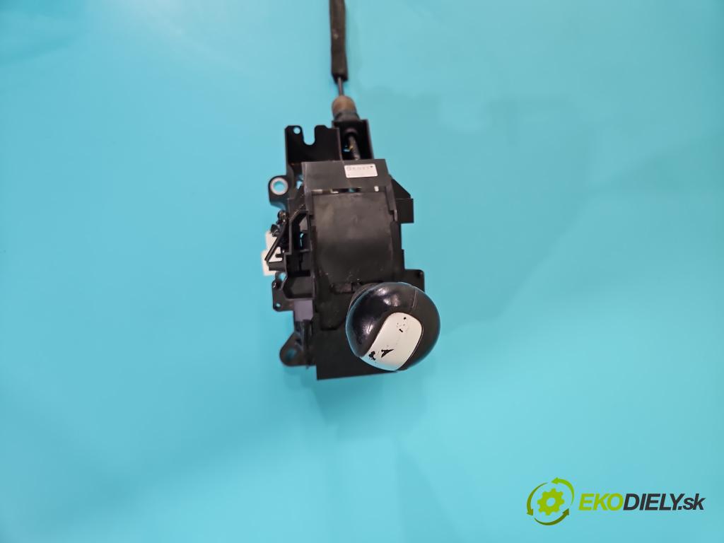 Mazda Cx-7 2.3 T 245KM automatic 180 kW 2260 cm3 5- Páka: Změny: stupeň,rýchlosť  (Rýchlostná páka (kulisa))