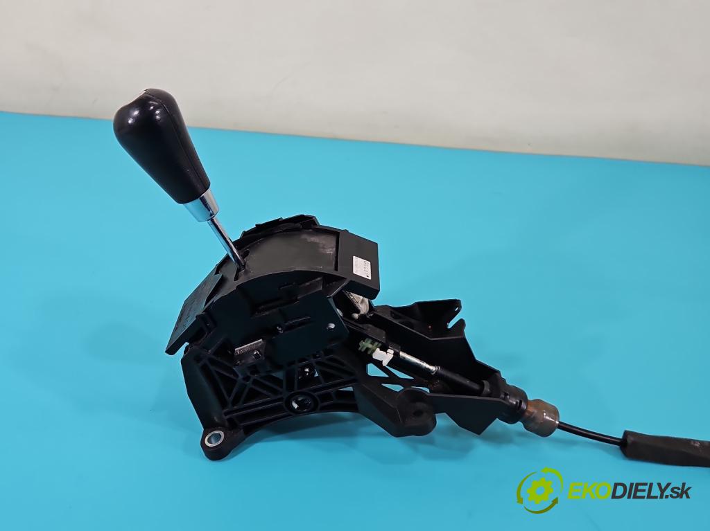 Mazda Cx-7 2.3 T 245KM automatic 180 kW 2260 cm3 5- Páka: Změny: stupeň,rýchlosť  (Rýchlostná páka (kulisa))