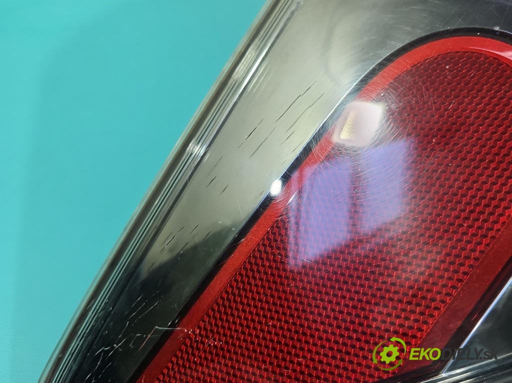 Mazda Cx-7 2.3 T 245KM automatic 180 kW 2260 cm3 5- svetlo / reflektor zadné ľavé  (Kľučka dverí ostatné)