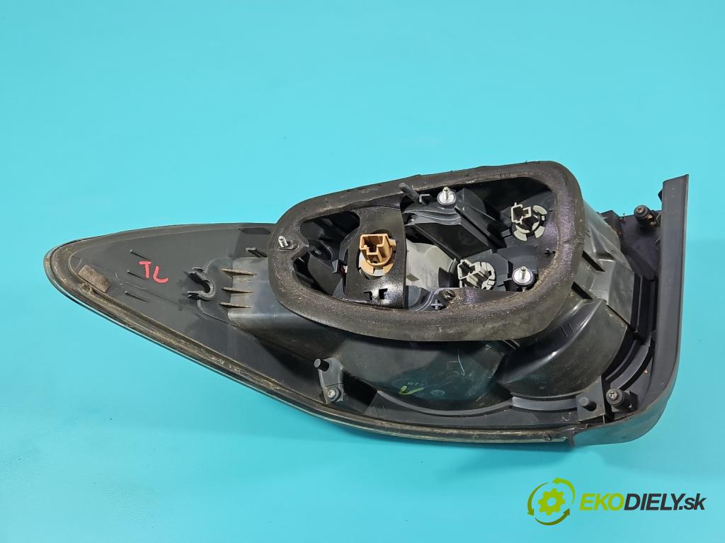 Mazda Cx-7 2.3 T 245KM automatic 180 kW 2260 cm3 5- svetlo / reflektor zadné ľavé  (Kľučka dverí ostatné)