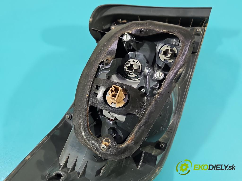 Mazda Cx-7 2.3 T 245KM automatic 180 kW 2260 cm3 5- svetlo / reflektor zadné pravé  (Kľučka dverí ostatné)