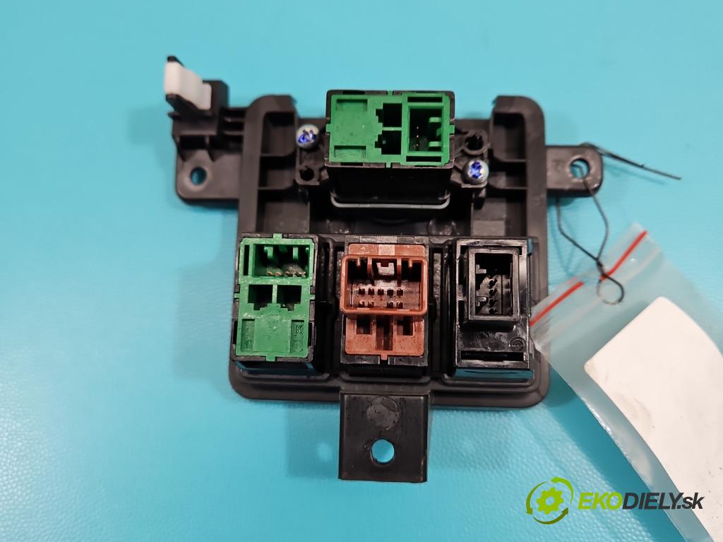 Honda HR-V II 2013-2021 1.5 16V 131 HP manual 96 kW 1498 cm3 5- prepínač ostatné M56499