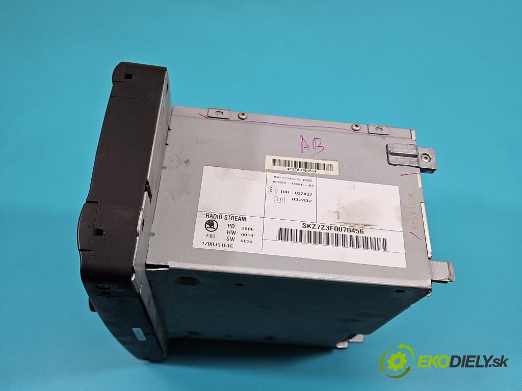 Skoda Octavia II 2004-2013 2.0 tdi 140 HP manual 103 kW 1968 cm3 5- Radio originál 1Z0035161C