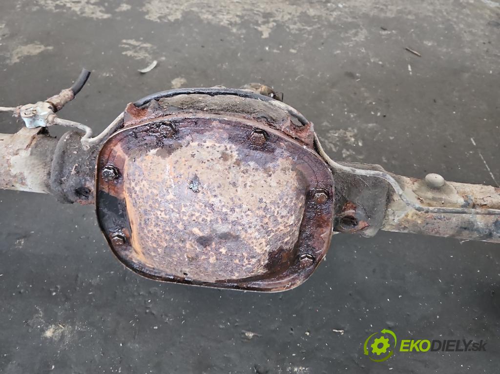 Polonez Caro / Atu 1.6 77 HP manual 57 kW 1598 cm3 4- Most: zadní: