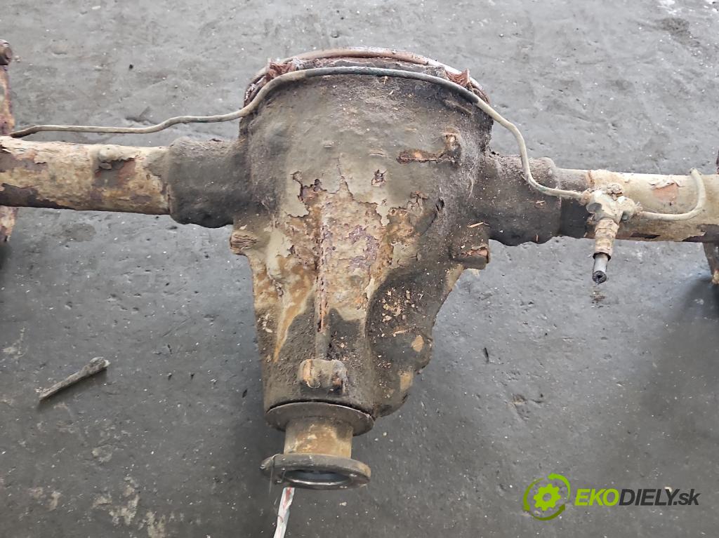 Polonez Caro / Atu 1.6 77 HP manual 57 kW 1598 cm3 4- Most: zadní: