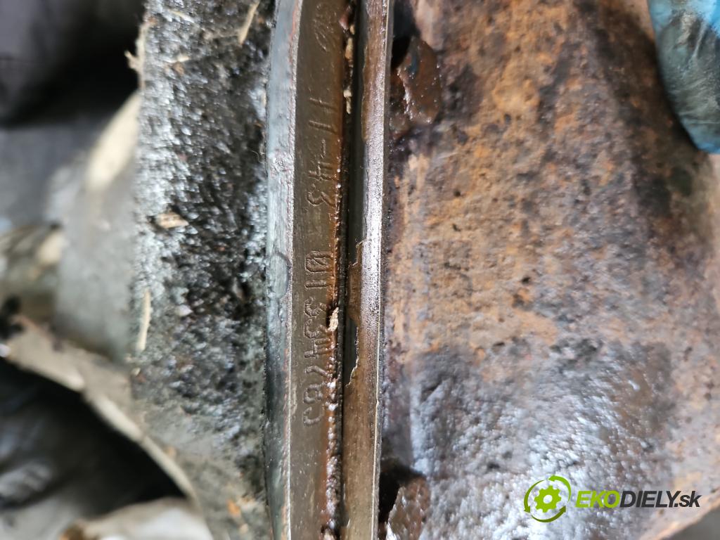 Polonez Caro / Atu 1.6 77 HP manual 57 kW 1598 cm3 4- Most: zadní: