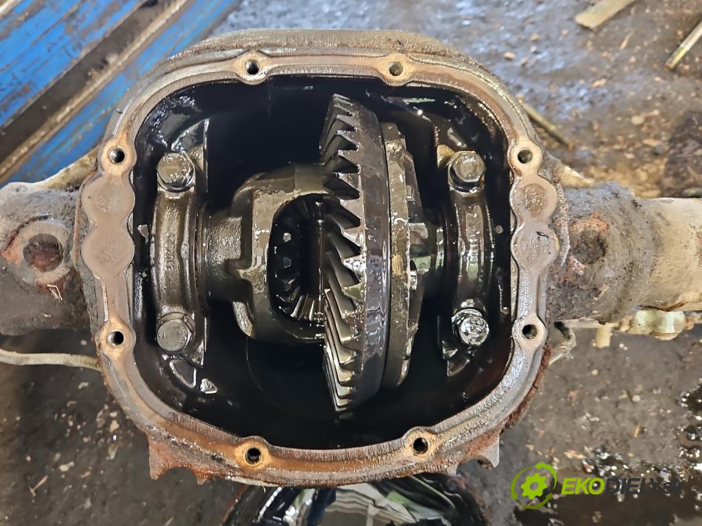 Polonez Caro / Atu 1.6 77 HP manual 57 kW 1598 cm3 4- Most: zadní: