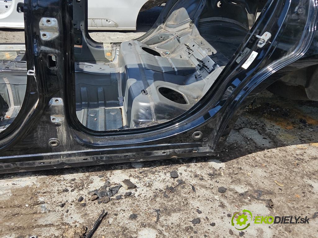 Lancia Thema II 2011-2014 3.0 CRD 239KM automatic 176 kW 2987 cm3 4- práh levý  (Karoserie ostatní)