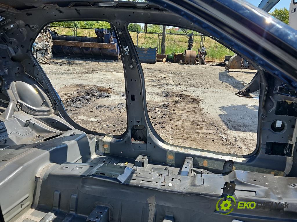 Lancia Thema II 2011-2014 3.0 CRD 239KM automatic 176 kW 2987 cm3 4- práh levý  (Karoserie ostatní)