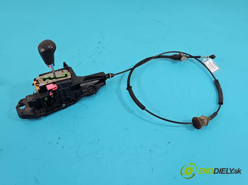 Lancia Thema II 2011-2014 3.0 CRD 239KM automatic 176 kW 2987 cm3 4- Páka: Změny: stupeň,rýchlosť 123610356 (Rýchlostná páka (kulisa))