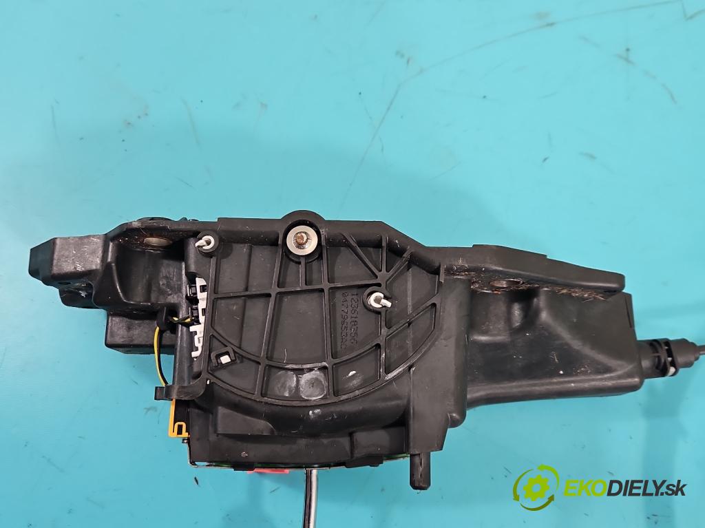 Lancia Thema II 2011-2014 3.0 CRD 239KM automatic 176 kW 2987 cm3 4- Páka: Změny: stupeň,rýchlosť 123610356 (Rýchlostná páka (kulisa))