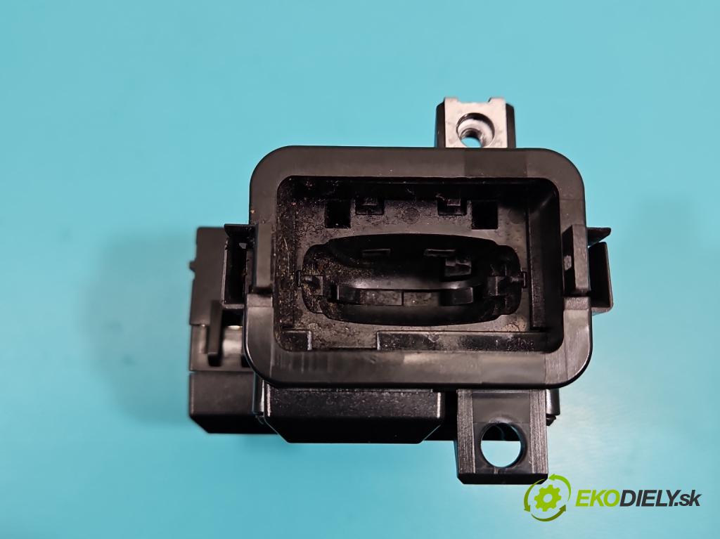 Audi A5 8T 2007-2016 2.0 TFSI 211KM manual 155 kW 1984 cm3 5- Spínačka 8K0909131D (Spínacia skrinka)