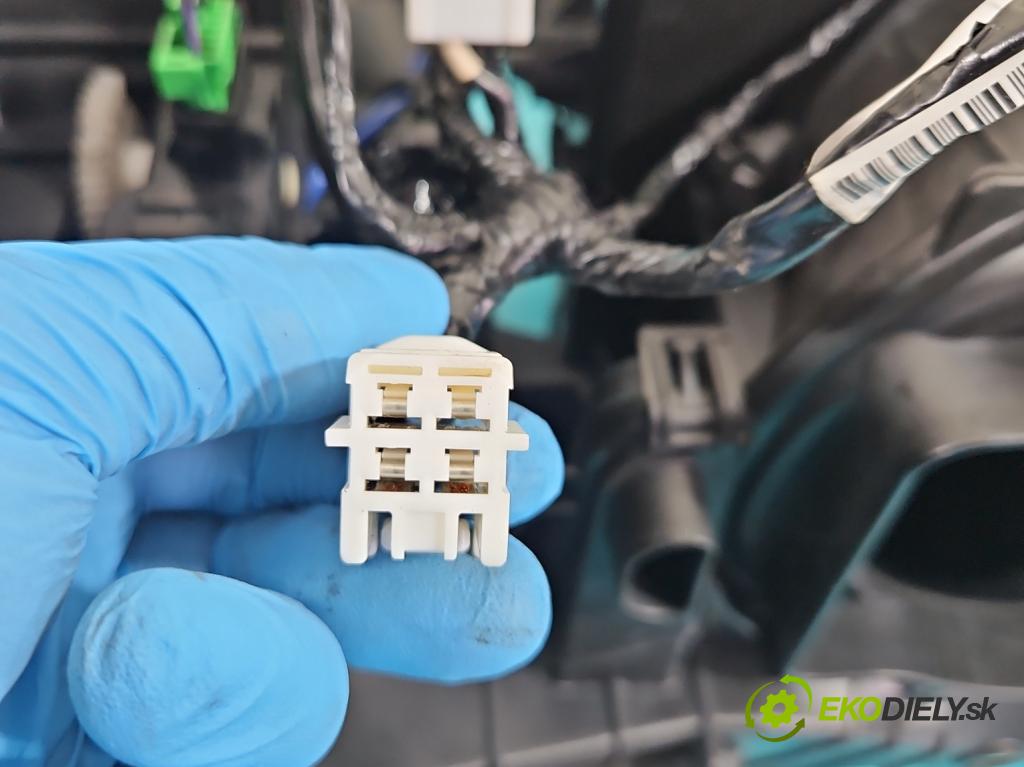 Honda HR-V II 2013-2021 1.5 16V 131 hp manual 96 kW 1498 cm3 5- radiátor 79020-T8K-G810-M1 (Radiátory topení)